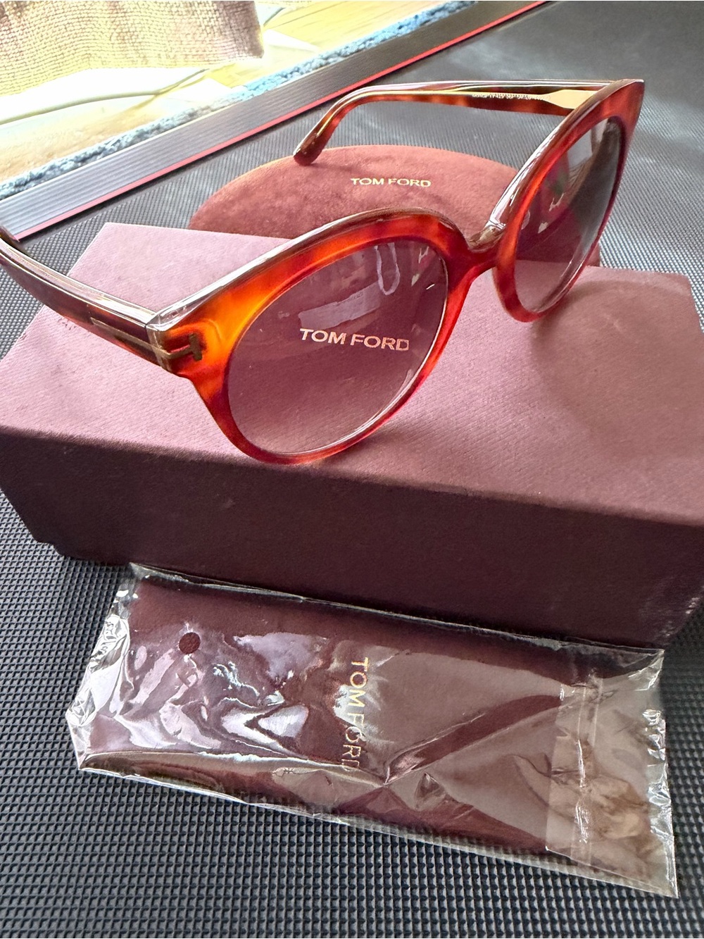 Unused Tom Ford FT0429W5456F
Women's Havana Sunglasses